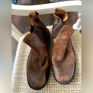 Men’s born boots. Size 11.
